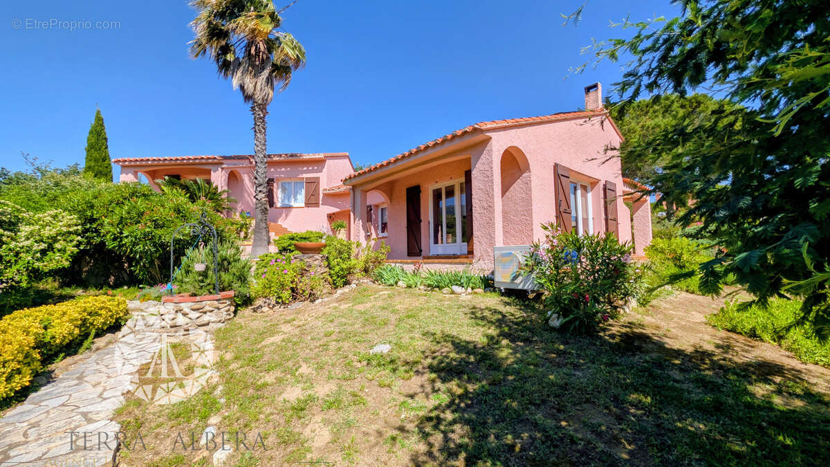 Maison à LAROQUE-DES-ALBERES