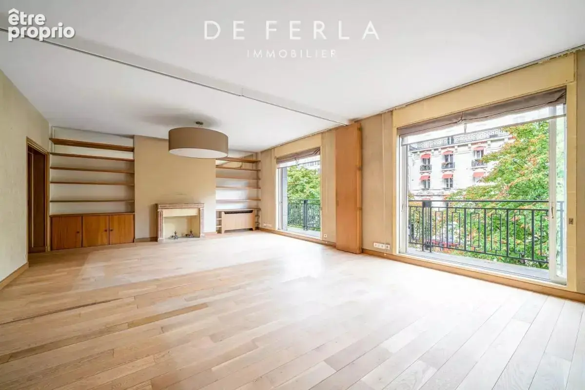 PARIS VIII - Avenue Montaigne - Appartement avec balcon et vue dégagée - photo 3