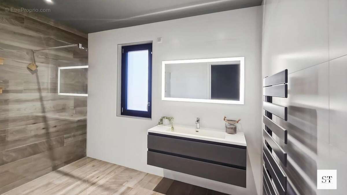 Maison à SAINT-SEBASTIEN-SUR-LOIRE