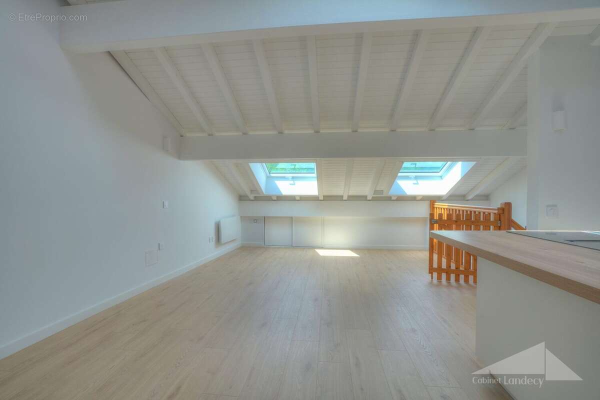 Appartement à CHEVRY