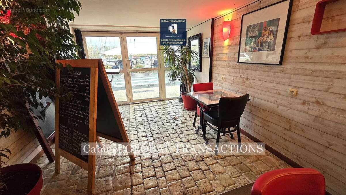 Commerce à MORTAGNE-SUR-GIRONDE