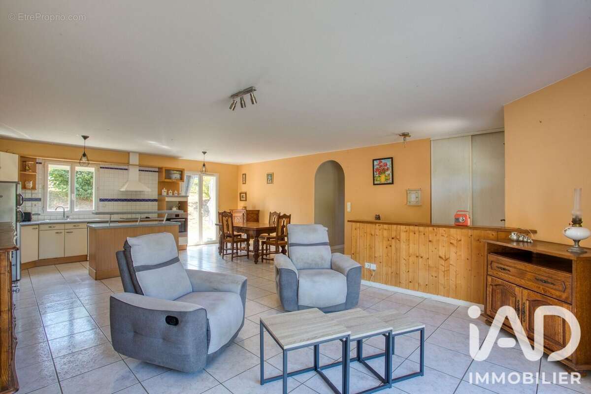 Maison 95 m² à Vitrac  - photo 4