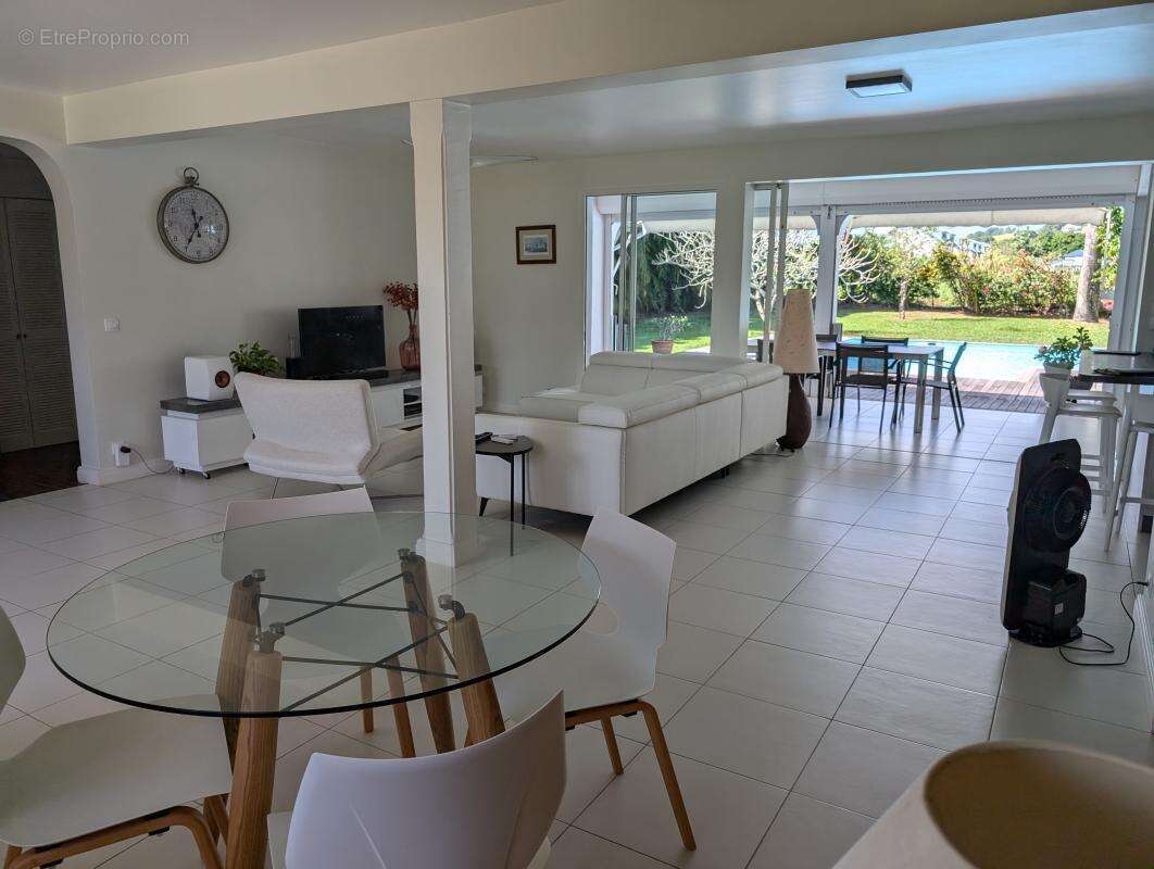 Maison à PETIT-BOURG