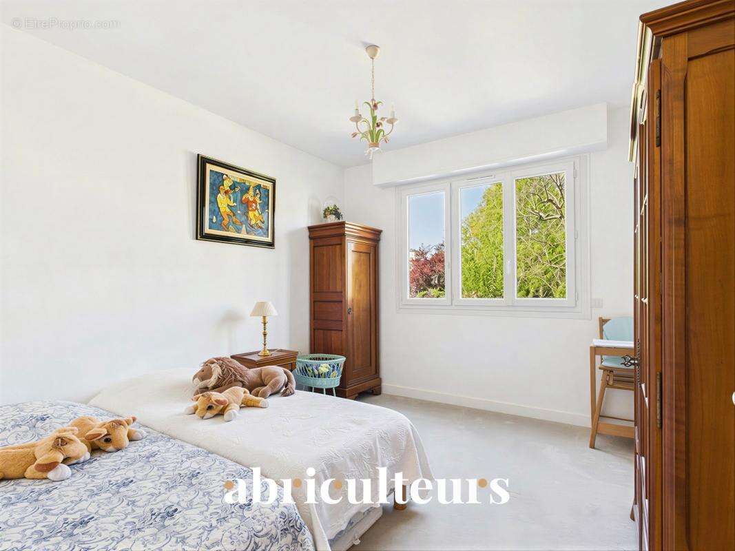 Appartement familial de 120 m²  avec balcons en vente dans le Quartier Petit Chambord (92340) - photo 12