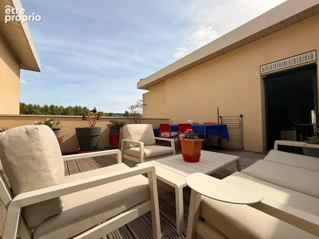 Appartement à NEUVILLE-SUR-SAONE