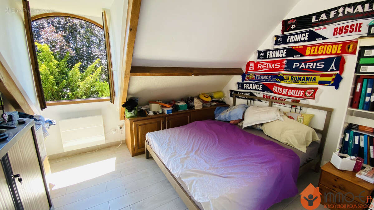 Maison à CONDE-SAINTE-LIBIAIRE