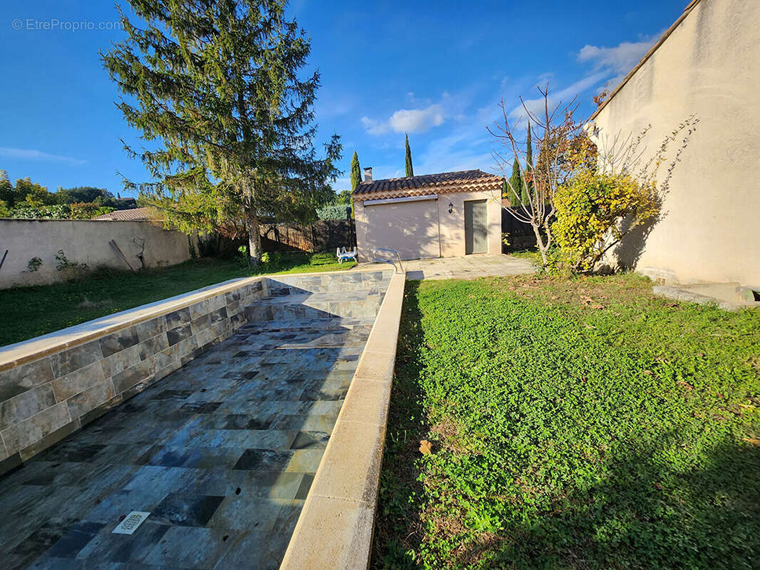 Maison à PERNES-LES-FONTAINES