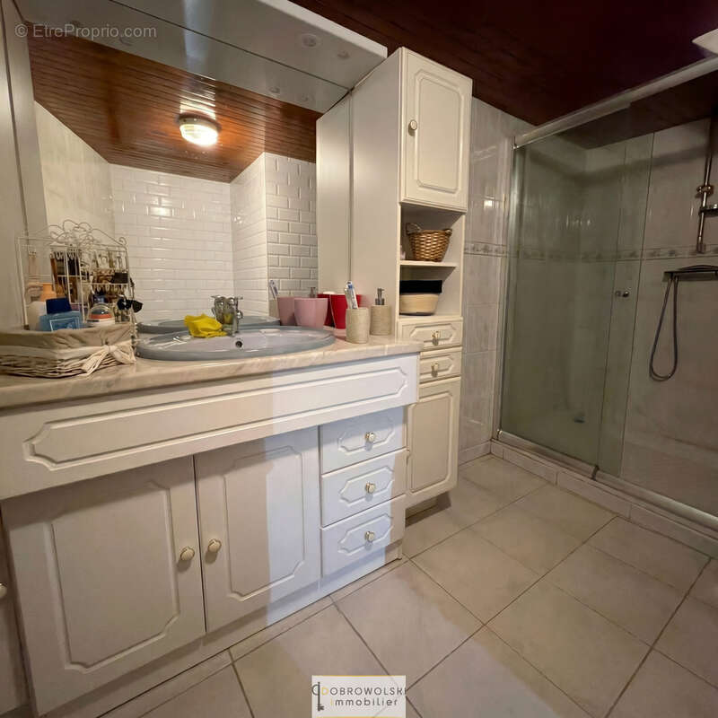 Corps de ferme à vendre, annexes et piscine - photo 7