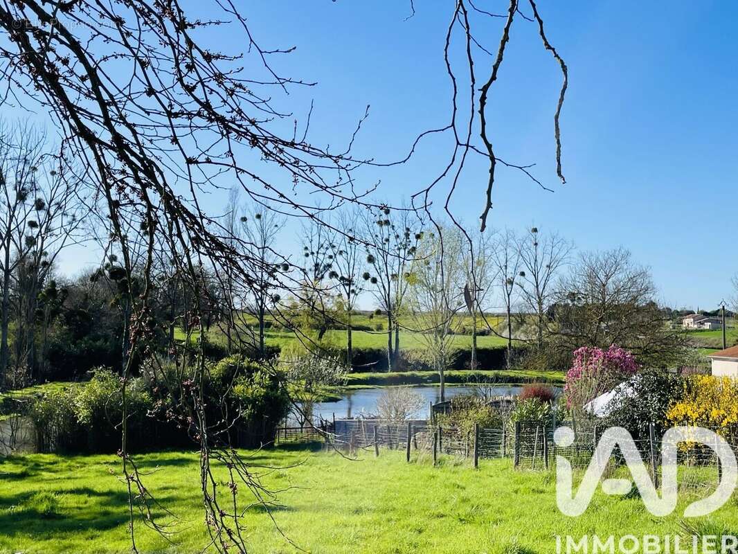 Photo 2 - Maison à CERNUSSON