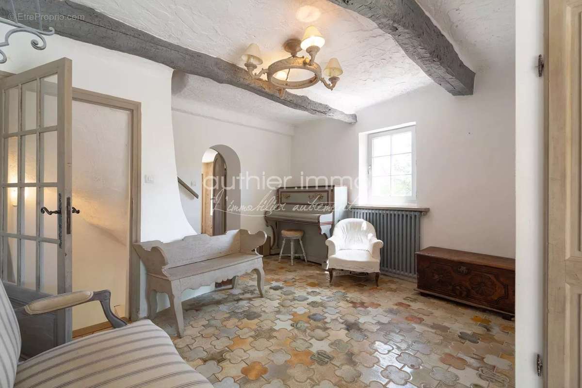 Maison à ROQUEFORT-LES-PINS