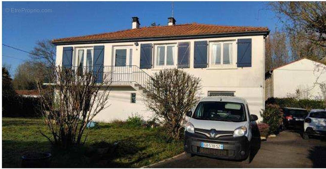 Maison à MAGNE