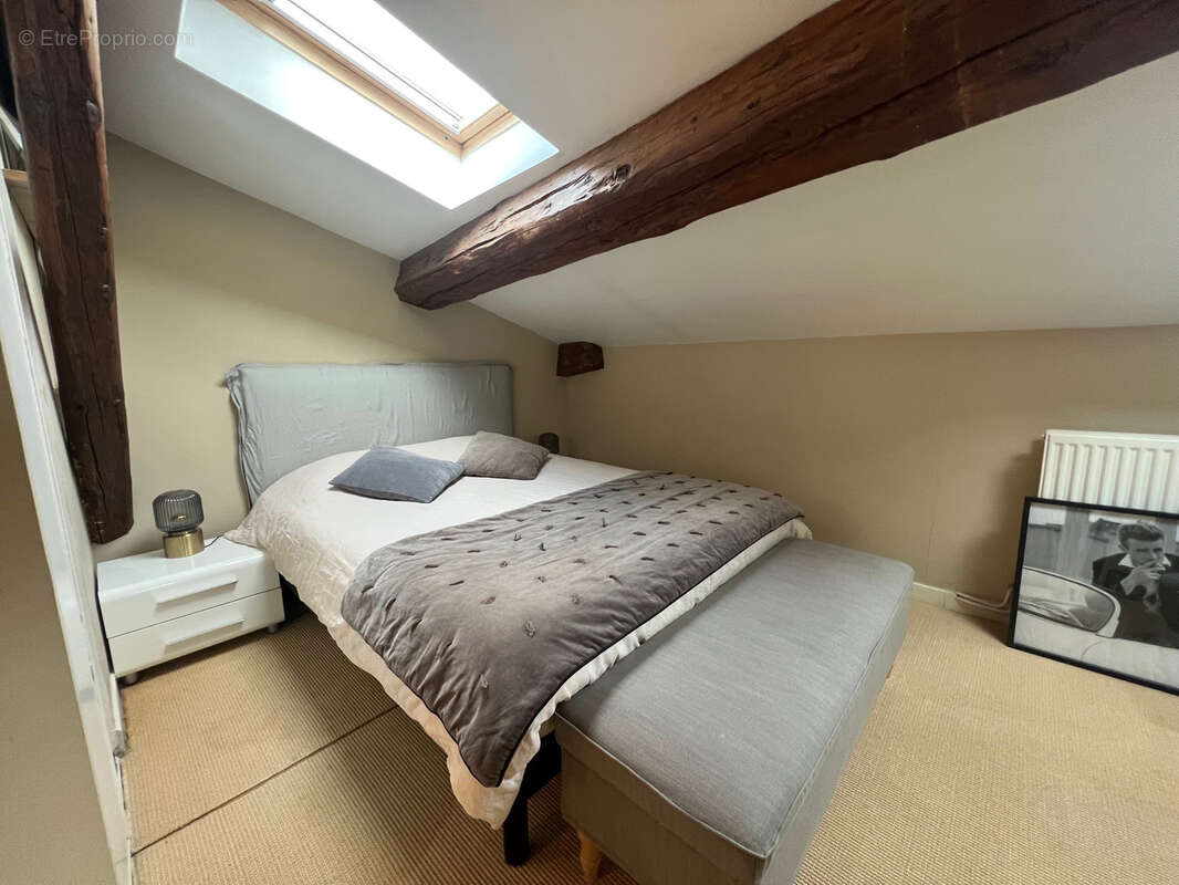 Appartement à COLLONGES-AU-MONT-D'OR