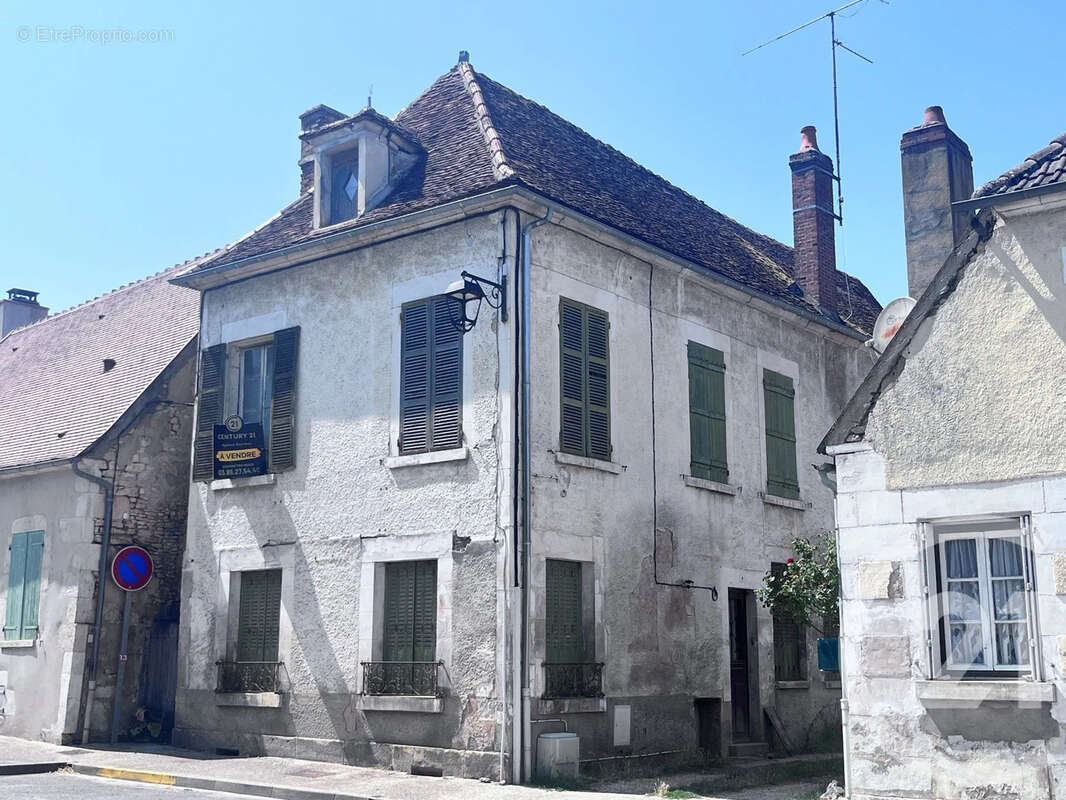 Maison à COULANGES-SUR-YONNE