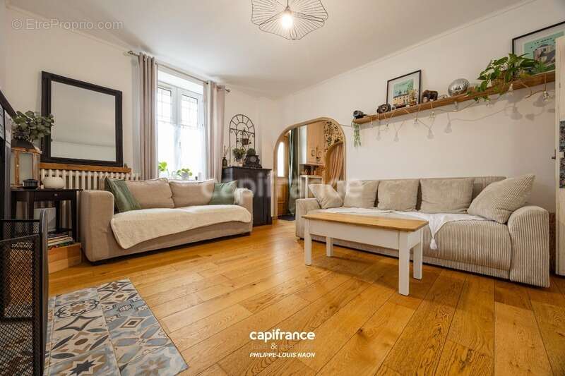 Superbe demeure rénovée avec 5 chambres, un double garage et une piscine ! - photo 3