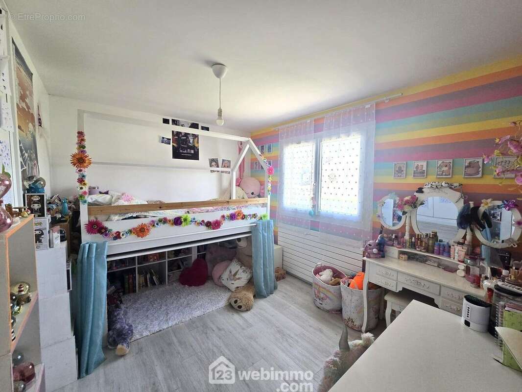 Passons à l'espace nuit, avec le première chambre...