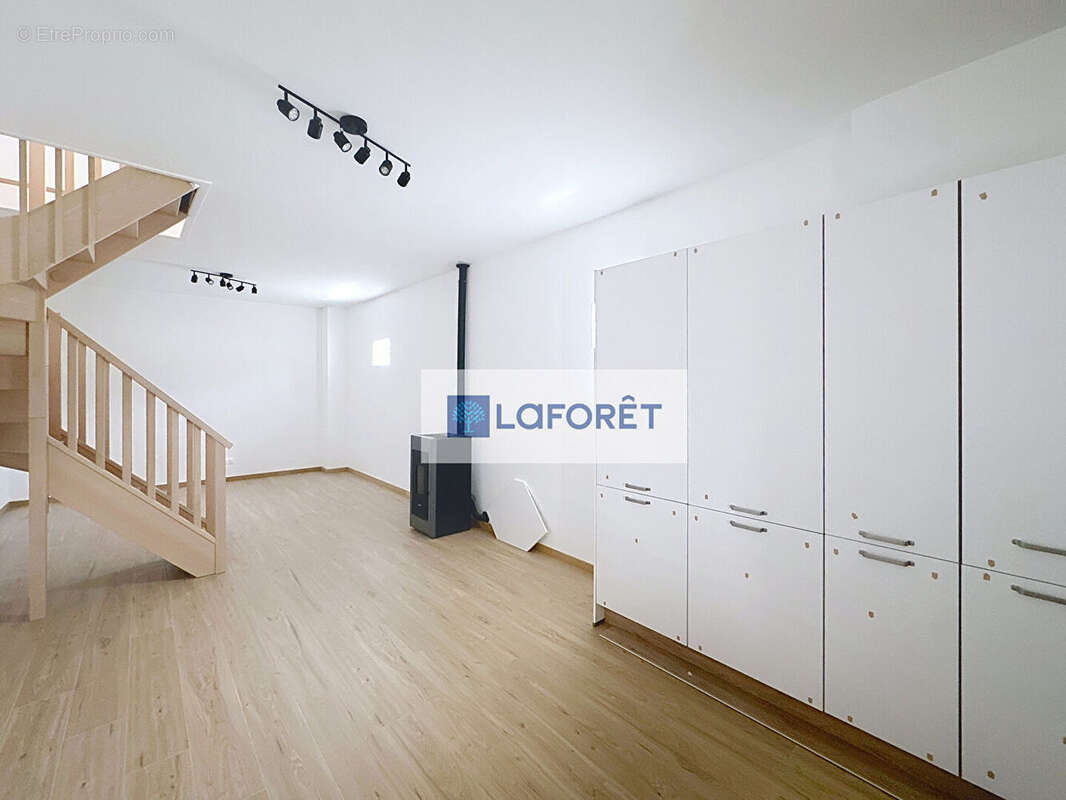 Appartement à SARTROUVILLE