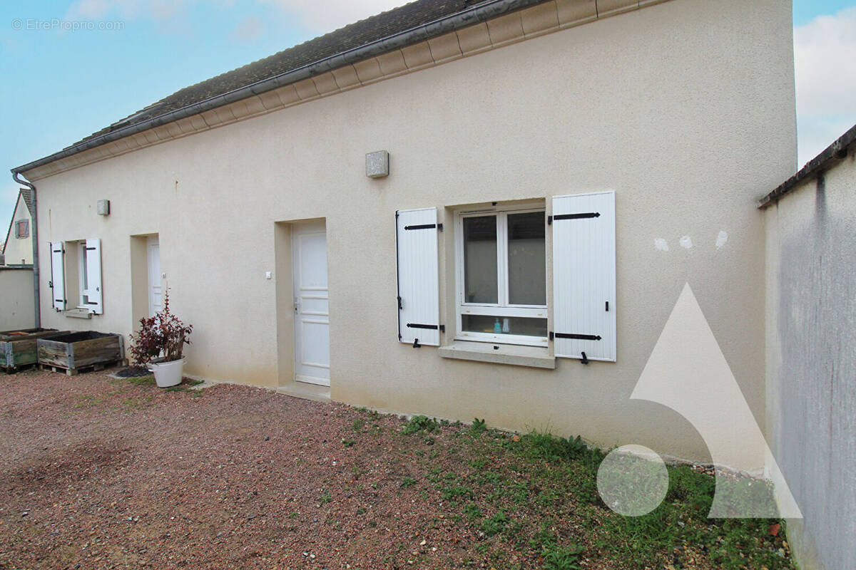 Maison à LONGUEIL-SAINTE-MARIE