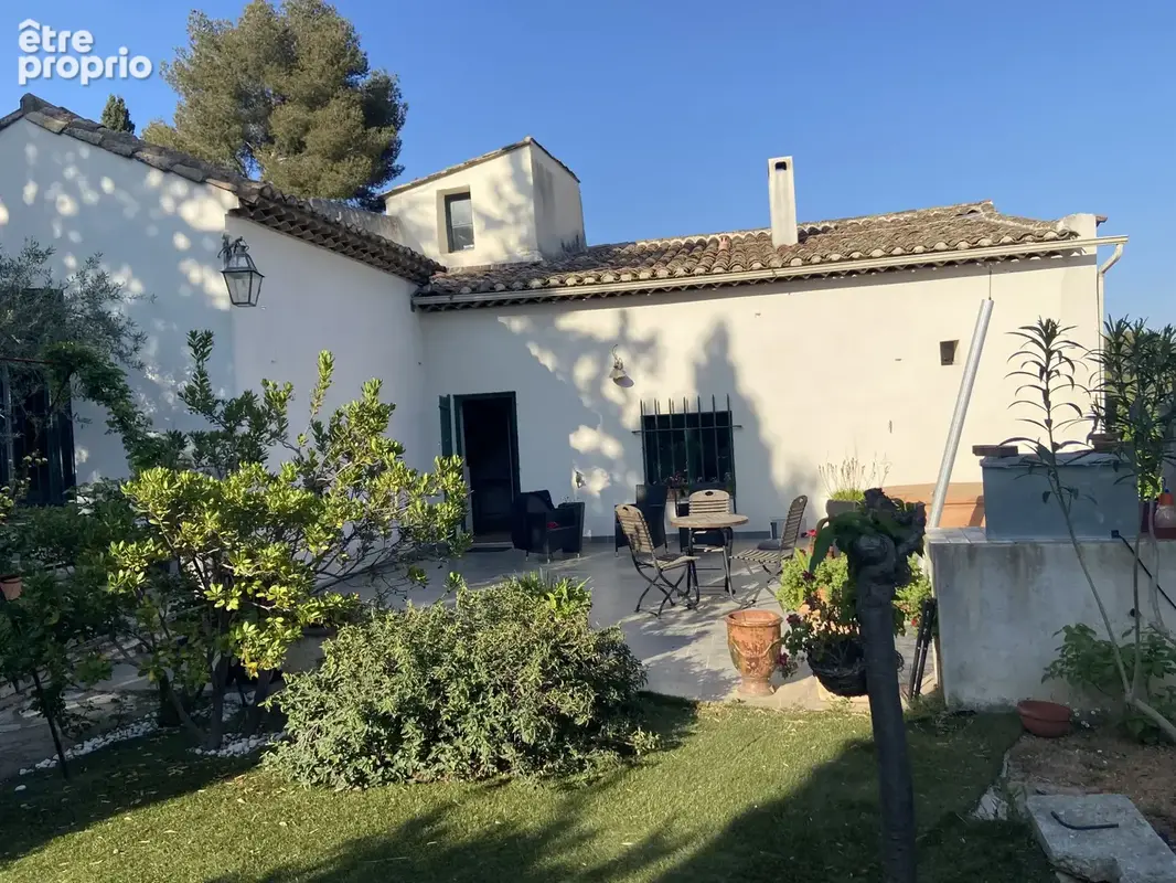 Nîmes, Secteur Cadereau / Bas Kennedy - Belle maison T6 avec jardin et dépendances - photo 2