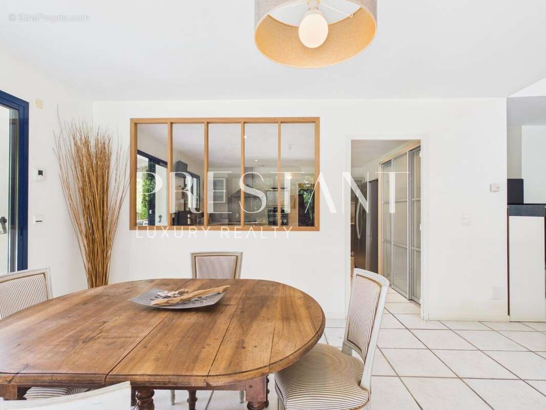 Maison d'Architecte au Calme, Piscine et jardin arboré. - photo 6
