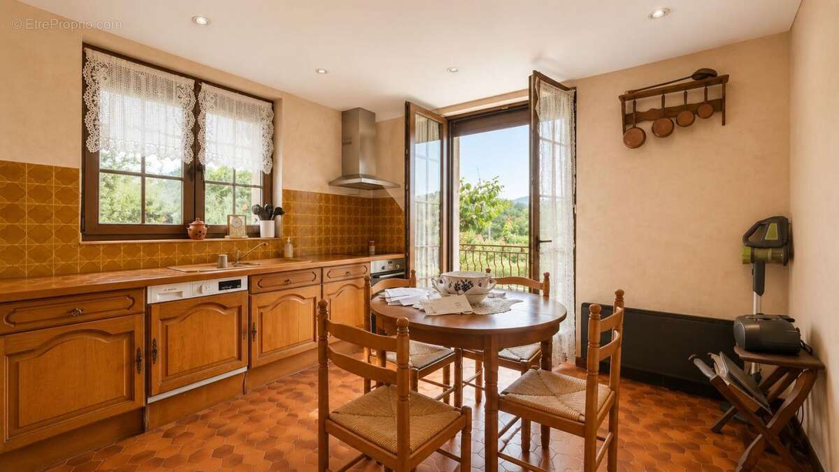 Maison à SAINT-CHRISTOPHE-VALLON