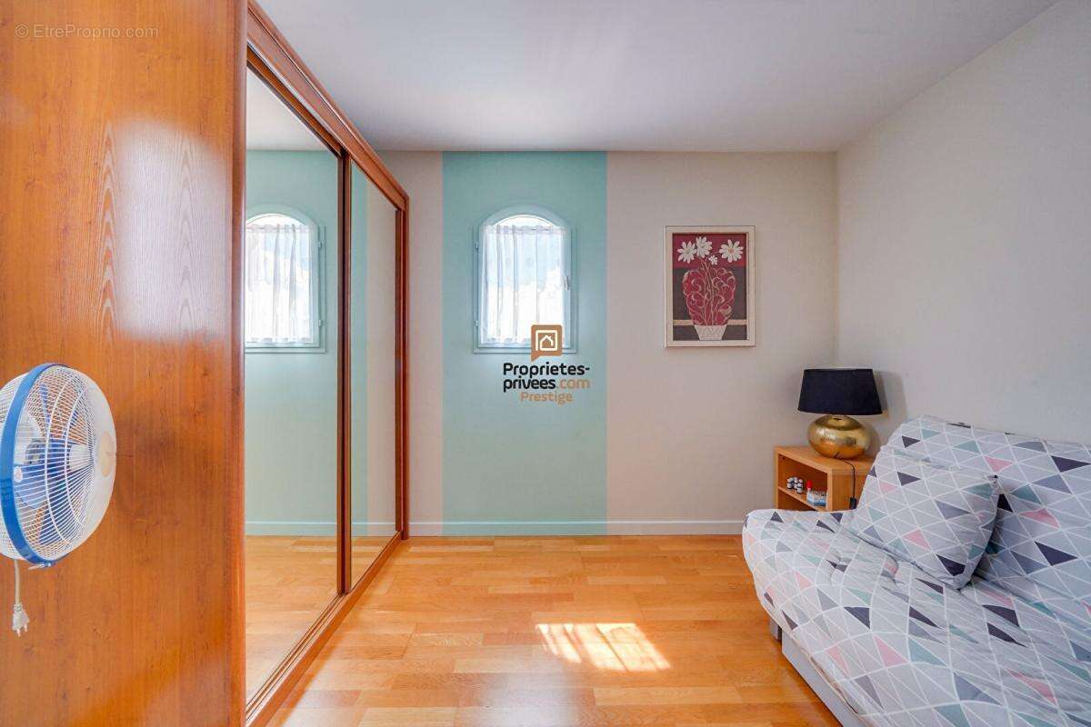 DEPT 33  Mérignac - Maison d'exception 8 pièce(s) 181 m2 avec jardin paysagé et piscine au sel chauffée - photo 18