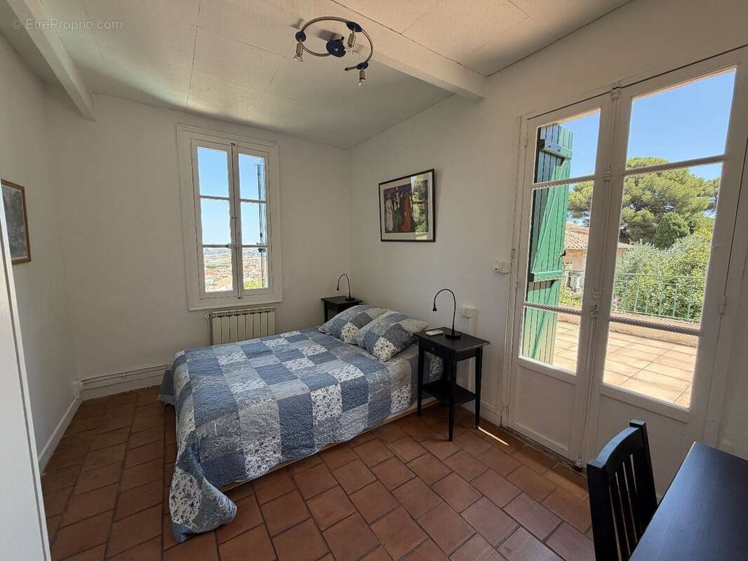 Maison de 98.56 m² sur un terrain de 673 m² avec vue panoramique et piscine. - photo 10