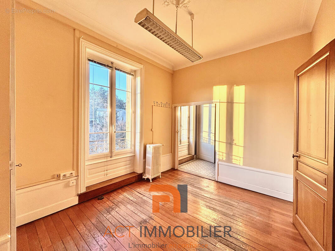 Appartement à L'ARBRESLE