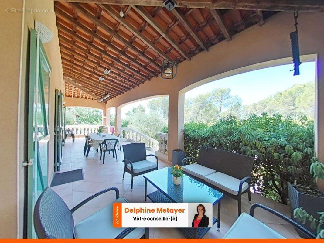 Lorgues (83510) – Elégance Provençale, Vue Panoramique & Piscine - photo 17