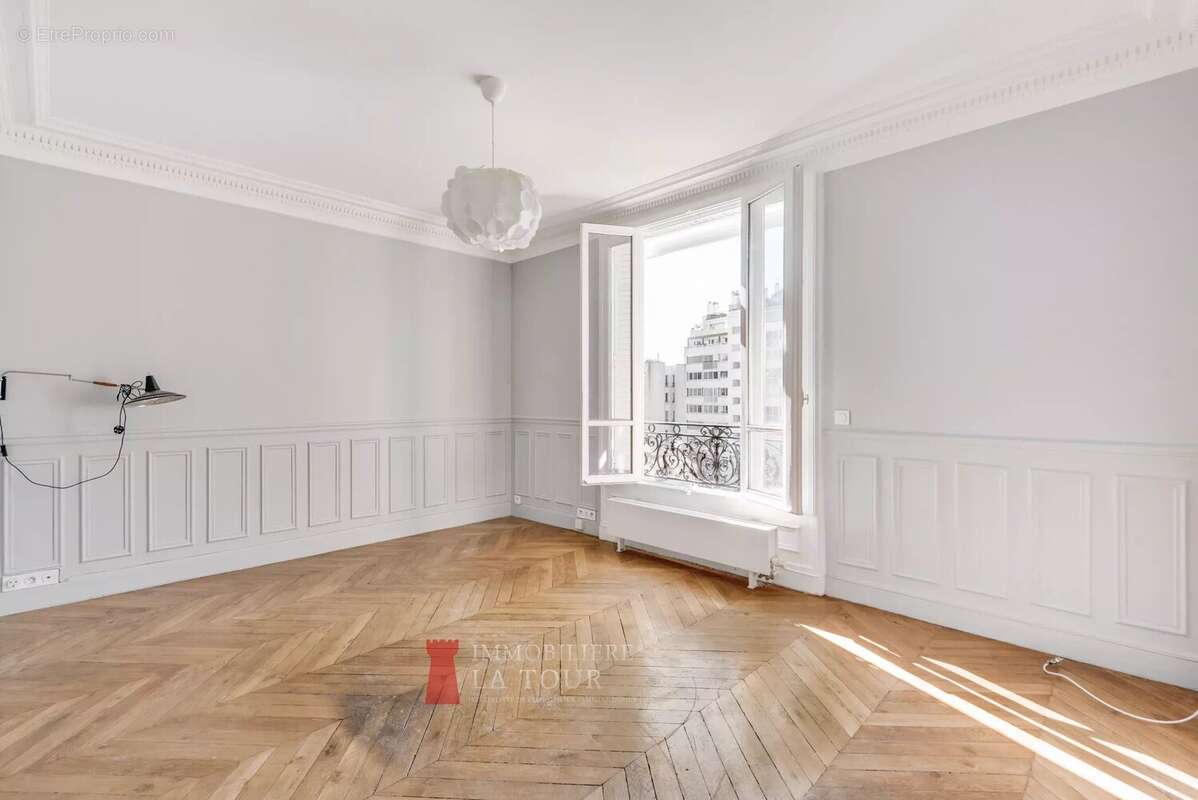 Appartement à PARIS-16E