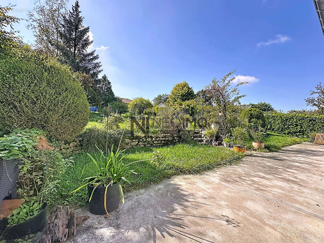 Maison à NEUFCHATEAU