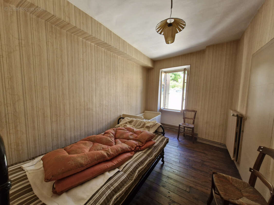 Maison à MURAT-SUR-VEBRE