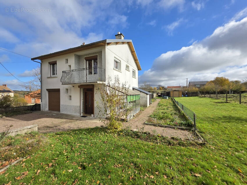 Maison à SAINT-PRIEST-DES-CHAMPS