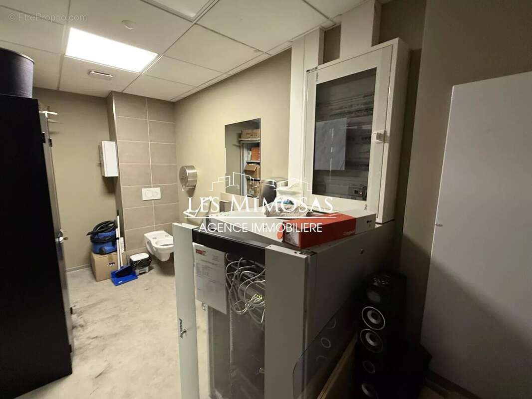 Commerce à ROQUEBRUNE-SUR-ARGENS