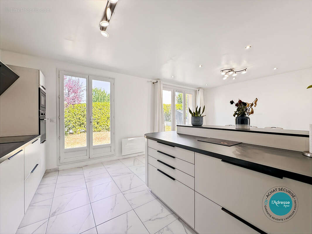 Maison Familiale de plain-pied avec combles aménagés 6 pièces Ormoy - photo 7