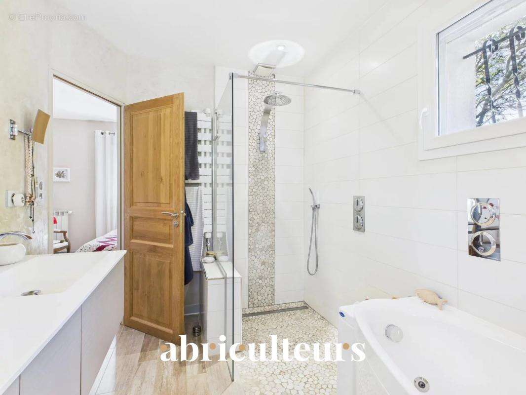 Villa d’architecte rénovée de 155 m²  en vente au pied du Luberon à Cheval-Blanc (84460) - photo 14