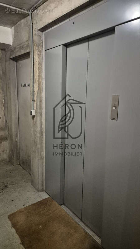 Parking à PARIS-19E