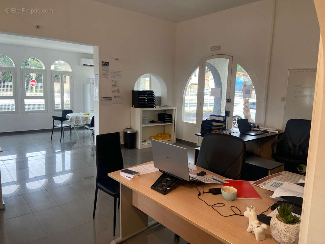 Commerce à VILLEMOLAQUE