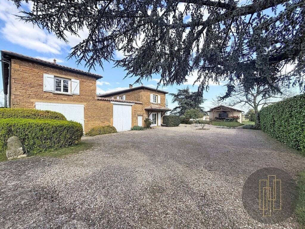 Maison à POUILLY-LE-MONIAL