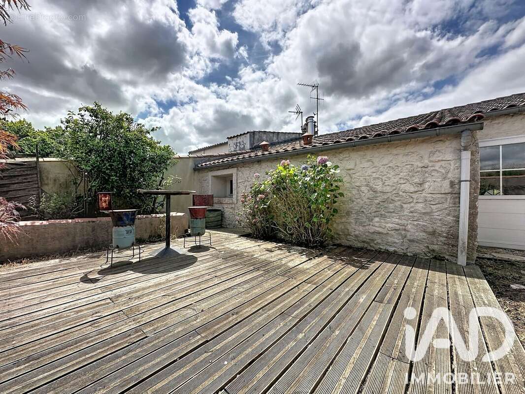 Maison 112 m² à Rochefort  - photo 4