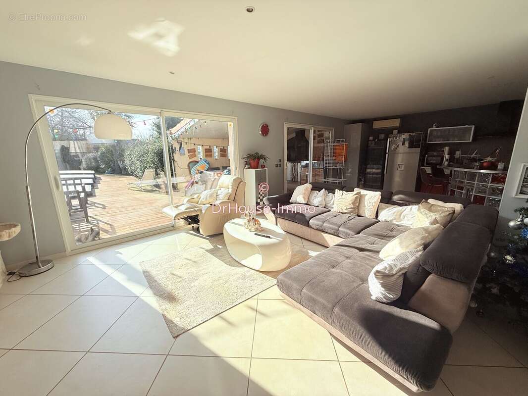 Maison 152 m² à Lamarque  - photo 11