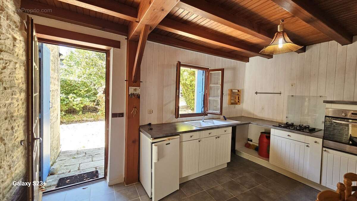 Maison 152 m² à Le Vanneau-Irleau  - photo 4