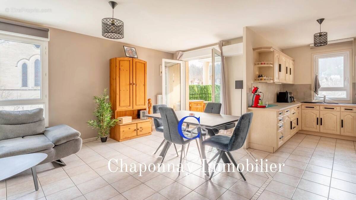Appartement à MARENNES