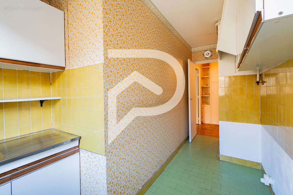 Appartement à MARSEILLE-4E