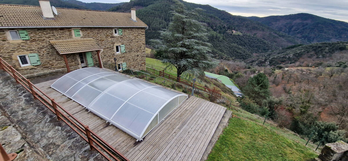 Maison à LE COLLET-DE-DEZE