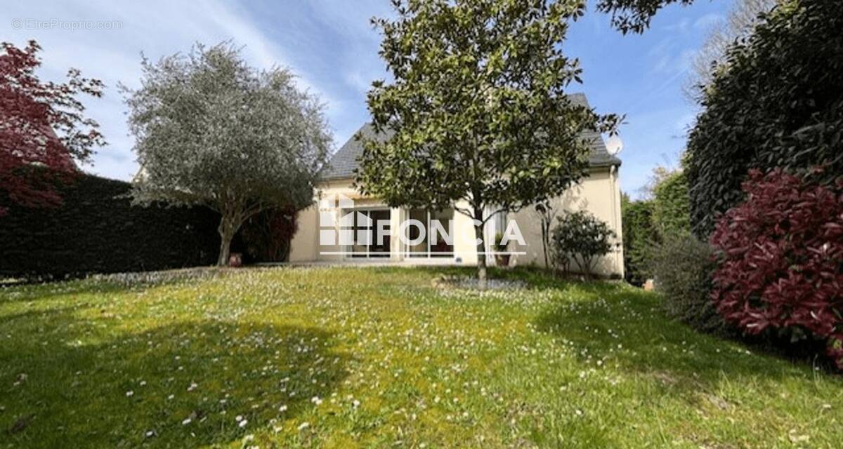 Maison à SAINTE-GENEVIEVE-DES-BOIS