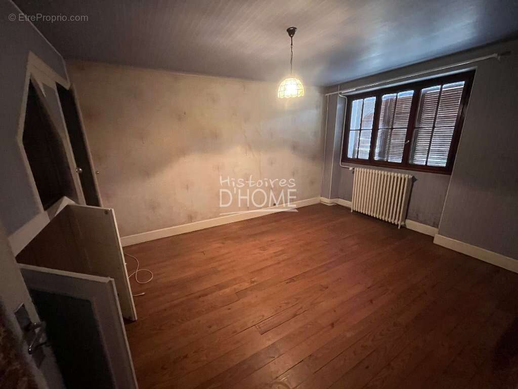 Maison à JOUY-LE-CHATEL