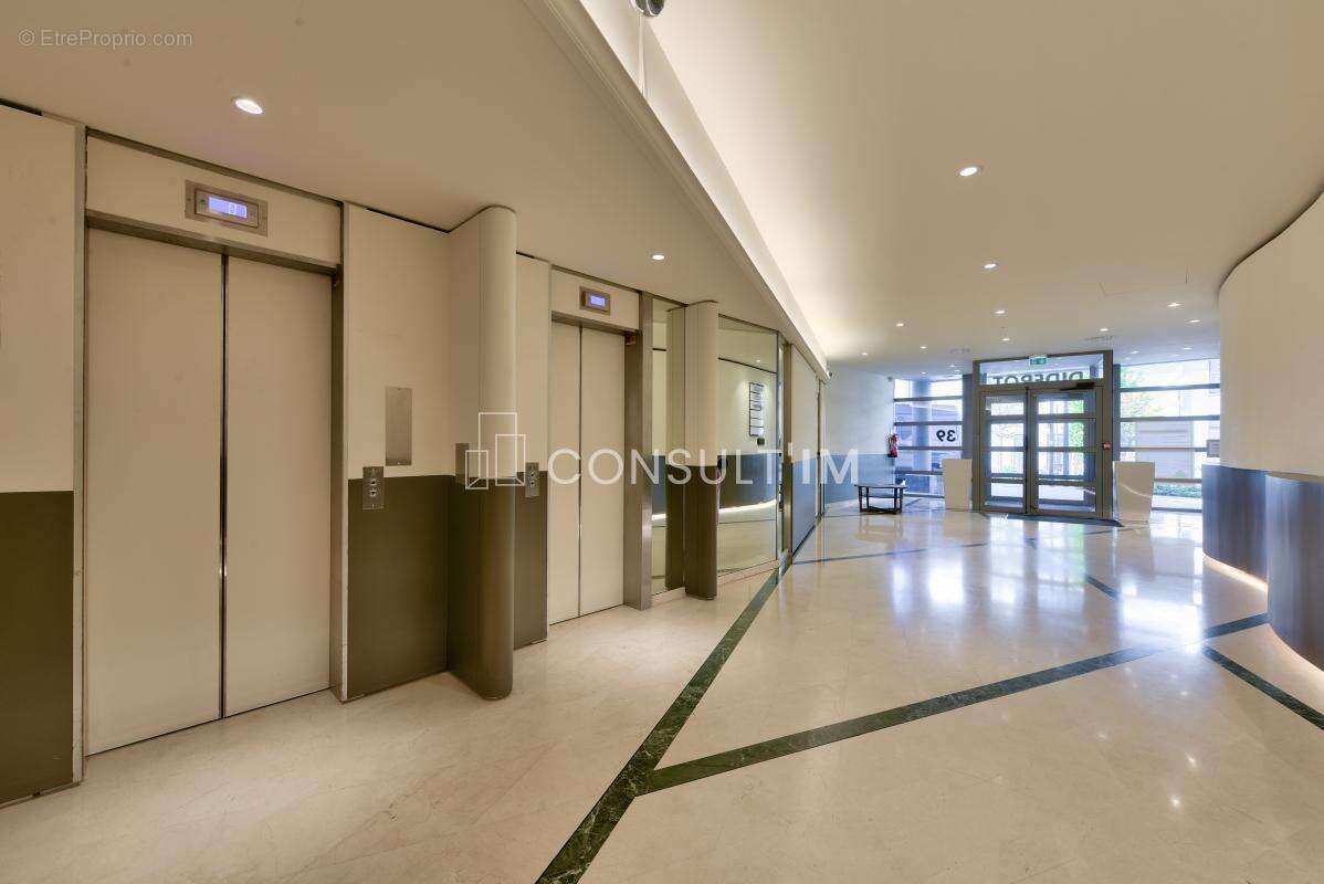 Commerce à ISSY-LES-MOULINEAUX