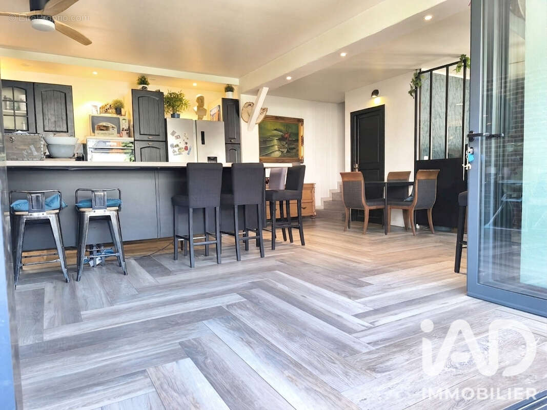 Maison 97 m² à Saint-Pierre-D'albigny  - photo 2