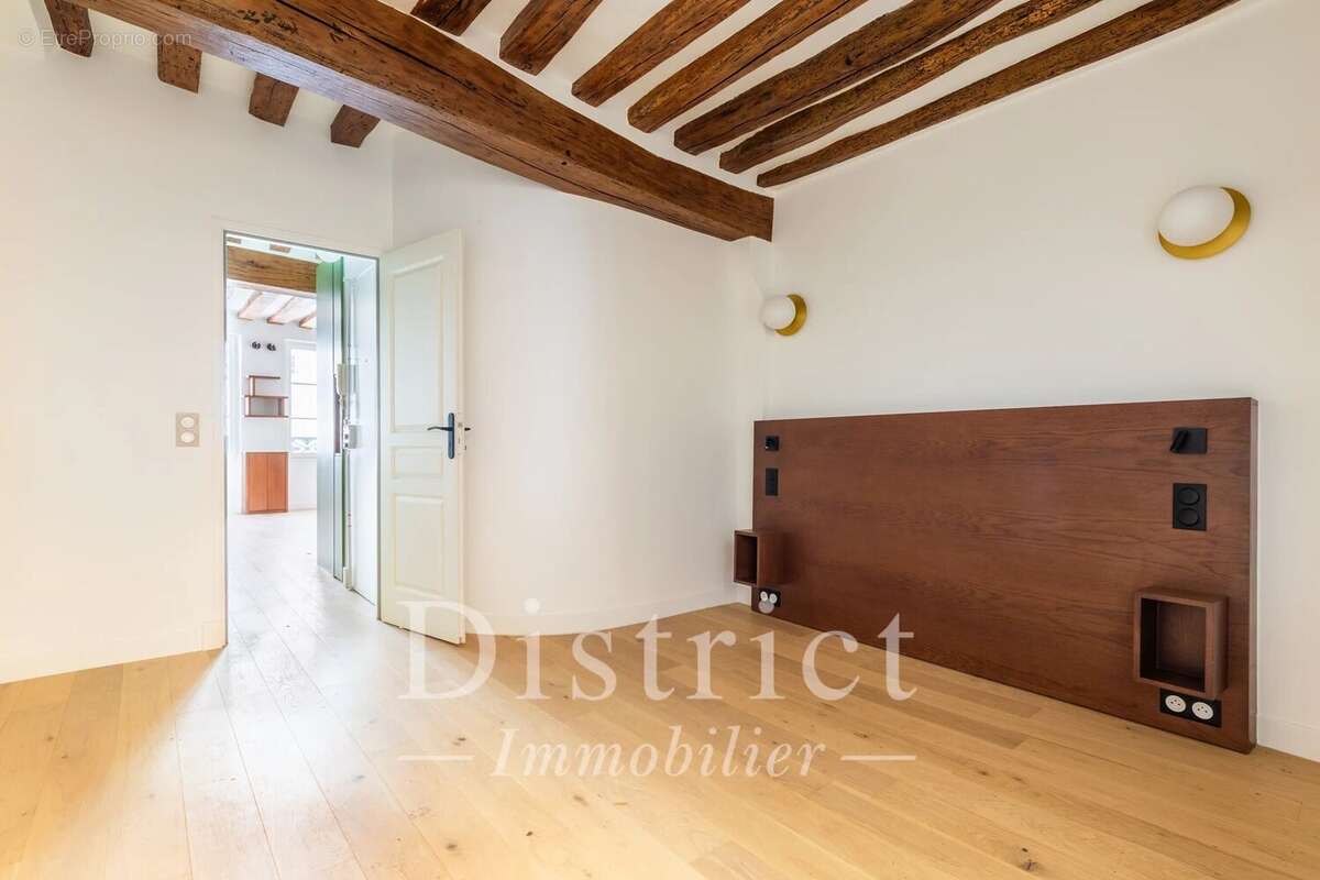 Hôtel de Ville - Rambuteau / Appartement rénové de 45 m² avec terrasse - photo 6