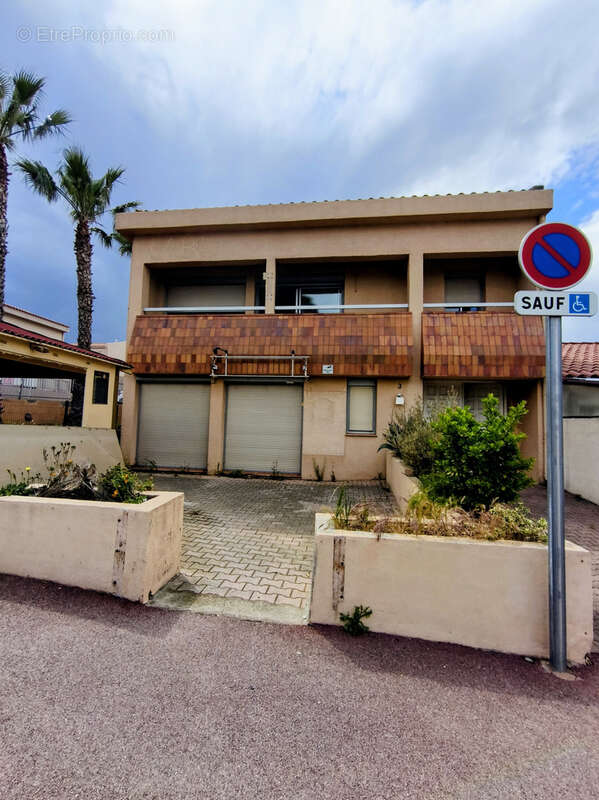 Commerce à VILLENEUVE-DE-LA-RAHO